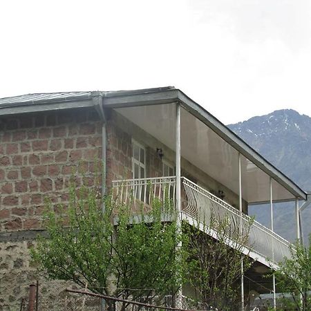 Red Stone Guest House Kazbegi Quarto foto