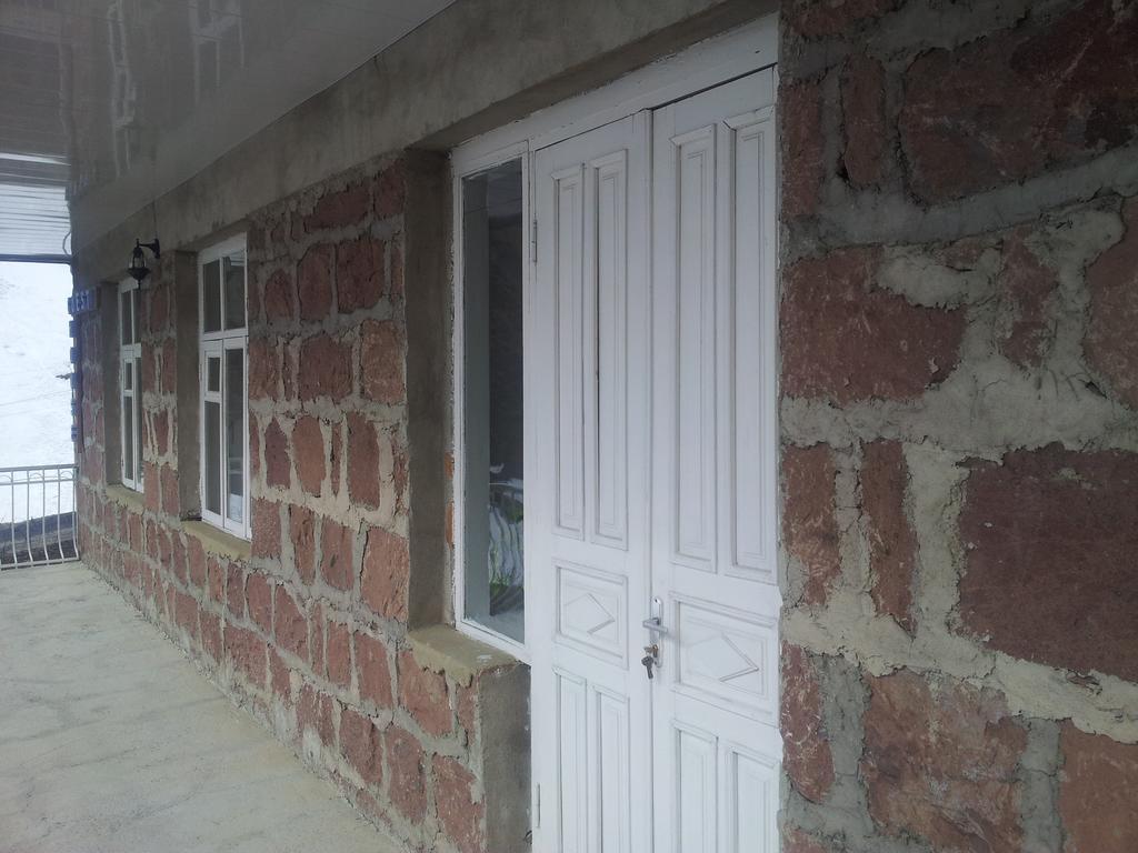 Red Stone Guest House Kazbegi Quarto foto