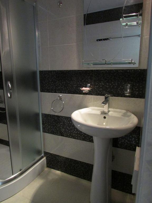 Red Stone Guest House Kazbegi Quarto foto